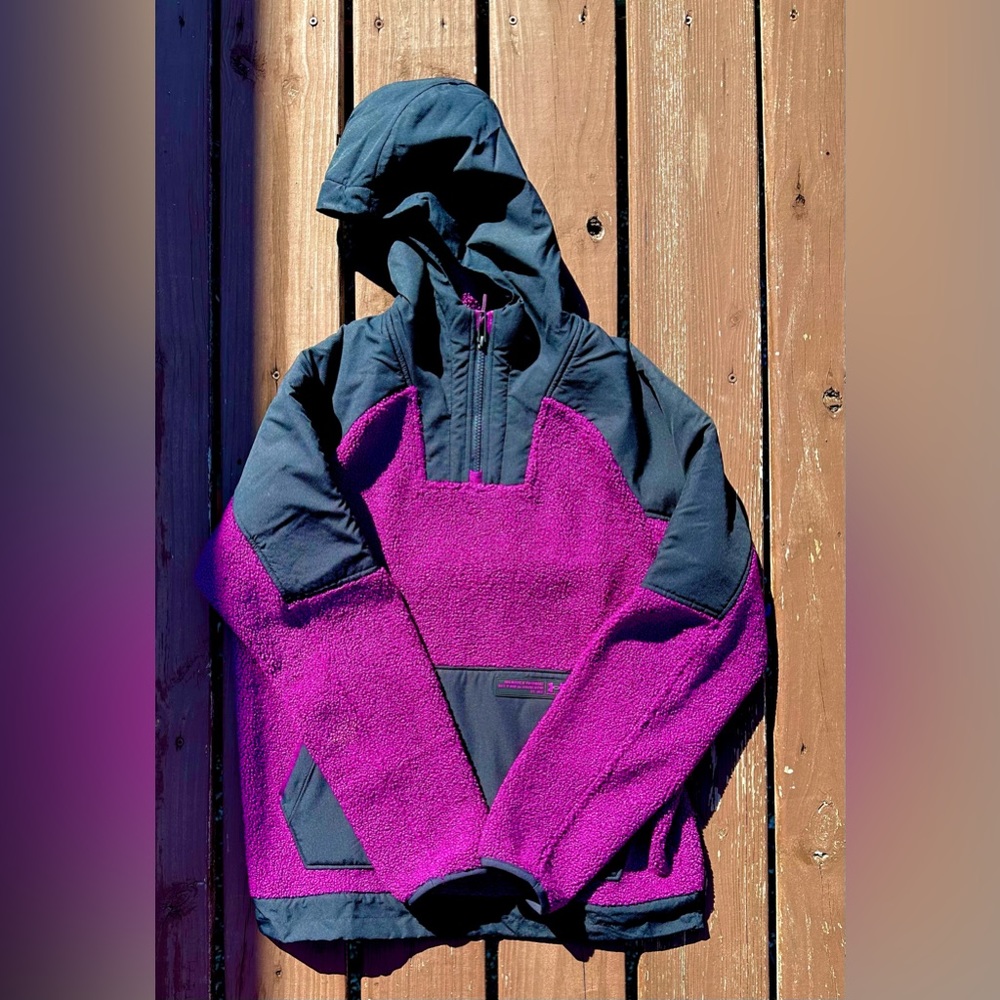 Beautiful Brand-new Under Armour Pullover - S women’s